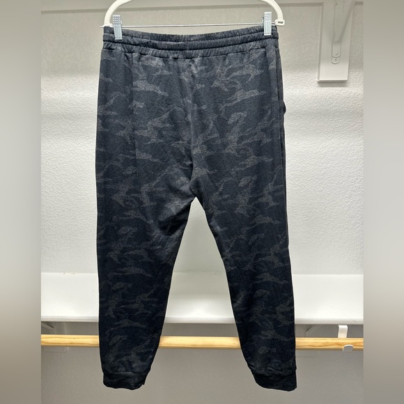 Women’s Vuori performance joggers black camo L - Picture 6 of 7